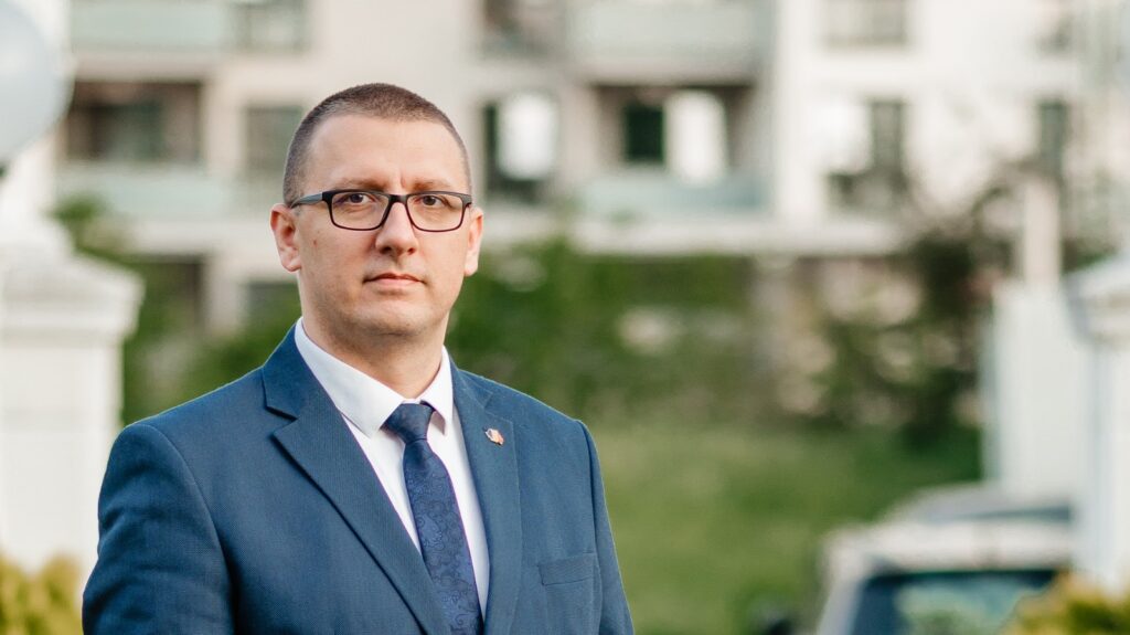 324f4816 21ee 4b14 ac1a 68a04a2b5218