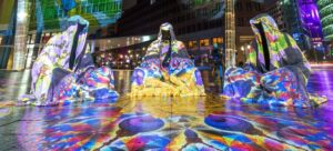 8. FESTIVALUL INTERNA IONAL AL LUMINII PREZINTA SITTING GUARDIANS OF TIME AT