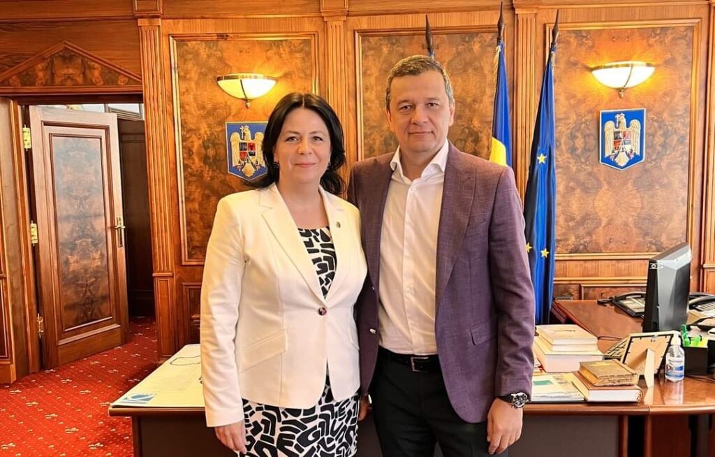 926487b1 aaa6 4ca7 bf69 b75917f840d1