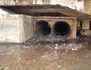 exclusiv imagini de sub planseul de la piata unirii care sta sa se prabuseasca nicusor dan si daniel baluta merg in inspectie 923990