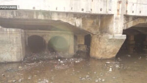 exclusiv imagini de sub planseul de la piata unirii care sta sa se prabuseasca nicusor dan si daniel baluta merg in inspectie 923992