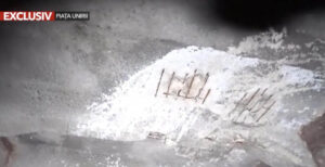 exclusiv imagini de sub planseul de la piata unirii care sta sa se prabuseasca nicusor dan si daniel baluta merg in inspectie 924001