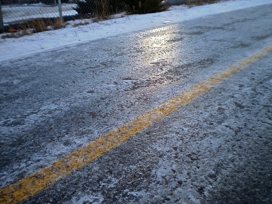 Cod galben de ceaţă şi polei marţi dimineaţa în Transilvania polei e1737444447414