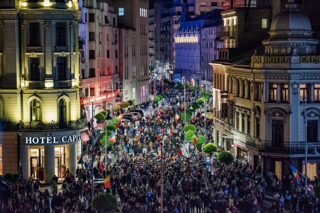 Aproape 70% din români cer ”o schimbare completă a clasei politice” – SONDAJ sondaj populatie