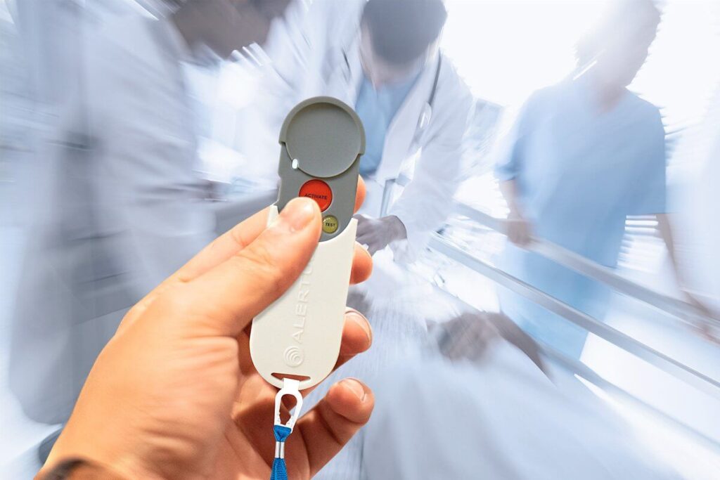 USR vrea revoluție în sănătate: buton de panică și camere video în fiecare salon! wifi panic button hold open healthcare hospital 2021 1