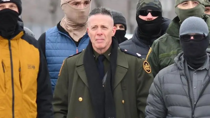 Senatorul AUR de Mureș la braț cu fostul coordonator ICE din SUA, demis pentru crime 2 Gregory Bovino