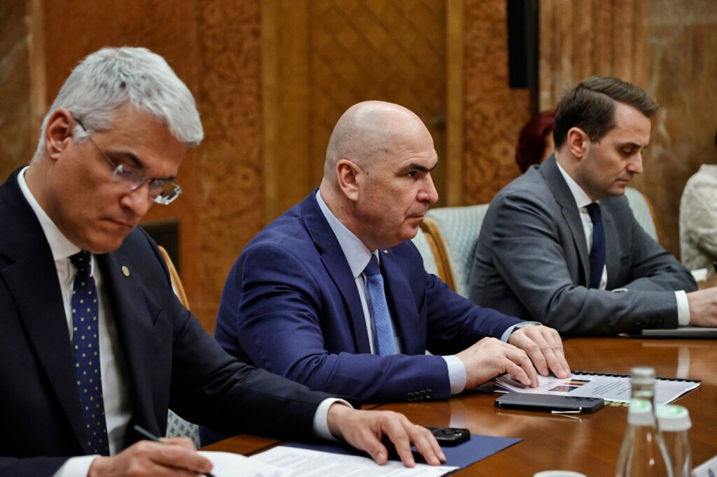 interdicția cumularii pensiei speciale cu salariu la stat