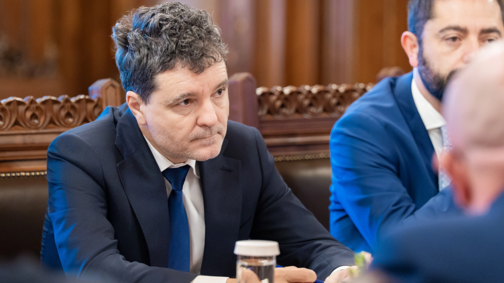 Acord politic pentru noua lege a salarizării în sectorul public negocieri presedinte acord noua lege a salarizării