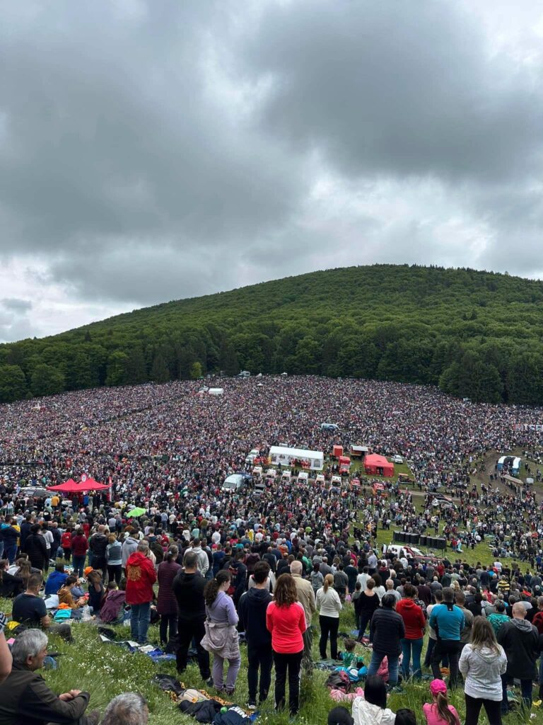 300000 de pelerini sărbătoresc Rusaliile catolice la Șumuleu Ciuc sumuleu ciuc