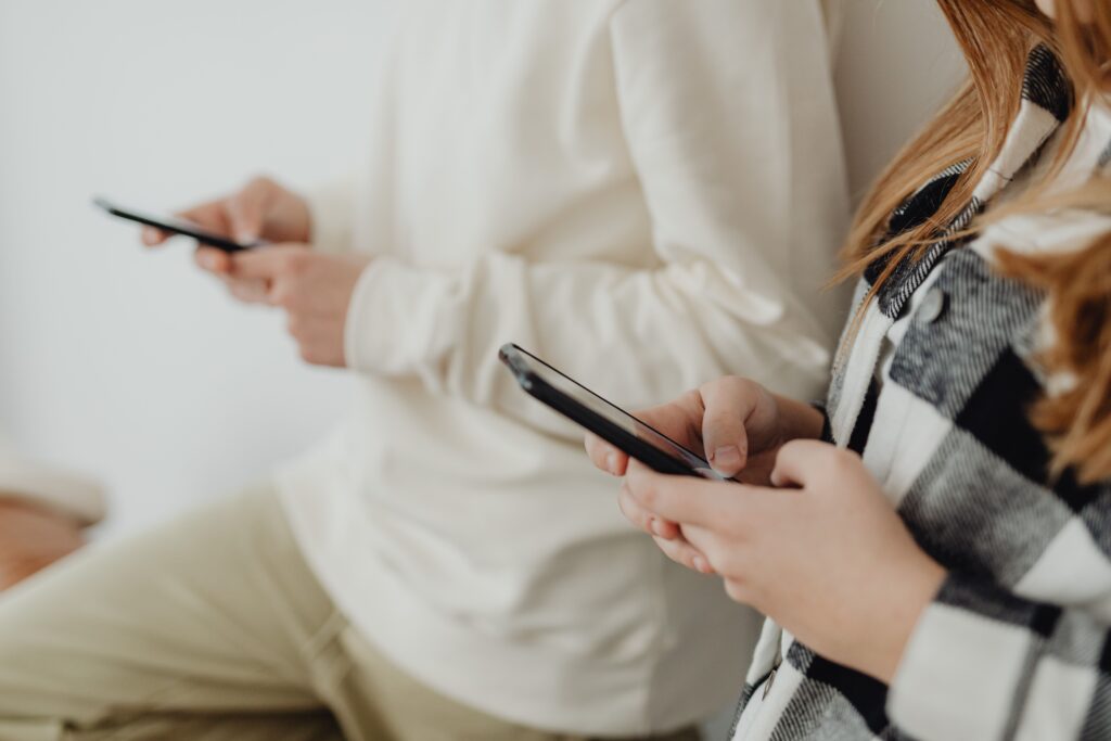 Încă o țară din Europa va interzice telefoanele mobile în şcoli mobile